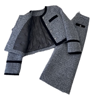 灰色小香风羽绒服套装女冬季2025新款高端羊毛短外套半身裙两件套