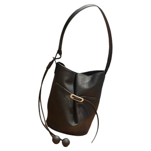 小众高级感皮带扣水桶托特包女25新头层牛皮单肩斜挎包hobo腋下包