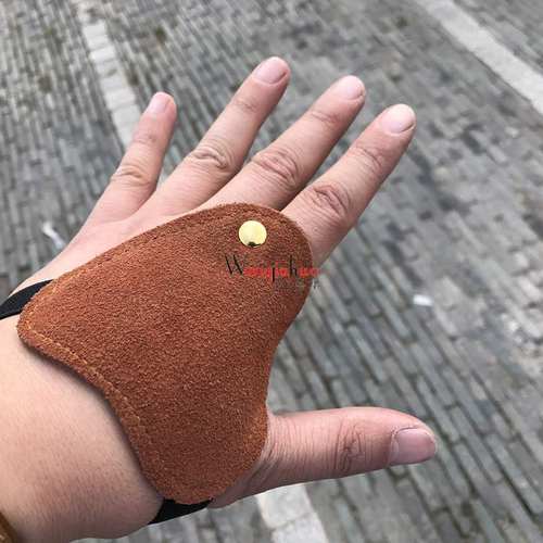 弓箭射箭护手棕色翻毛迷你传统护手弓箭曲护具超射箭反纤射击