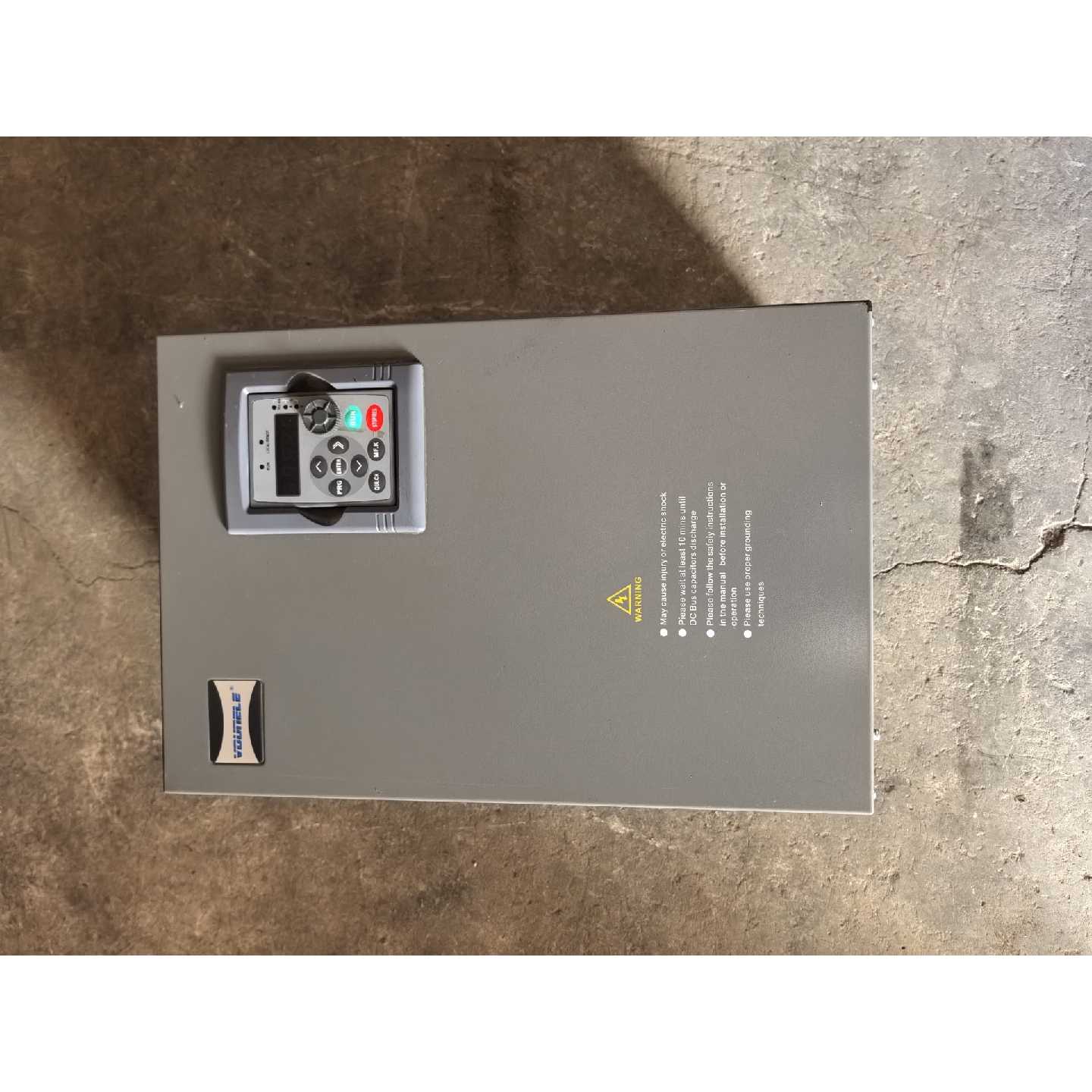 维盾变频器37kw变频器成色如图功能正常的联图片