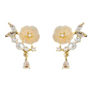 「月下玉兰」温柔山茶花耳饰法式复古珍珠耳钉小众轻奢高级感耳夹