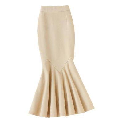 令人心动的温柔米白色鱼尾长裙