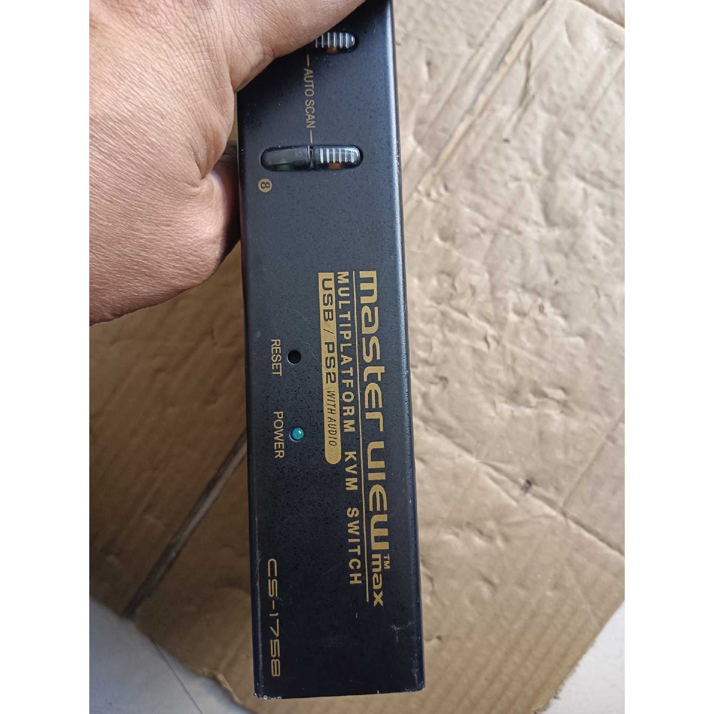 溢价-8口 USB /PS2混接 VGA 机架式 KVM 切换器
