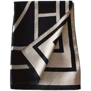 一条围巾拯救一个衣柜  高性价比 几何字母双面仿羊绒大披肩