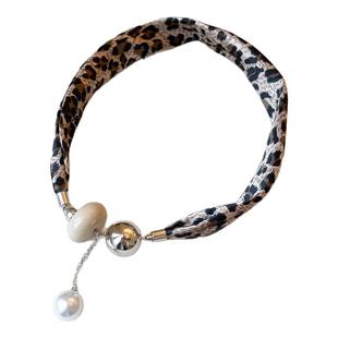 复古豹纹丝巾珍珠毛衣项链女2025新款高级感轻奢小众穿搭配饰秋冬