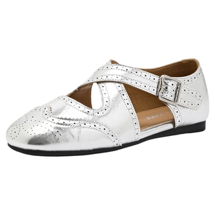 依思q法式复古镂空女鞋2026新款布洛克银色包头侧空凉鞋平底单鞋