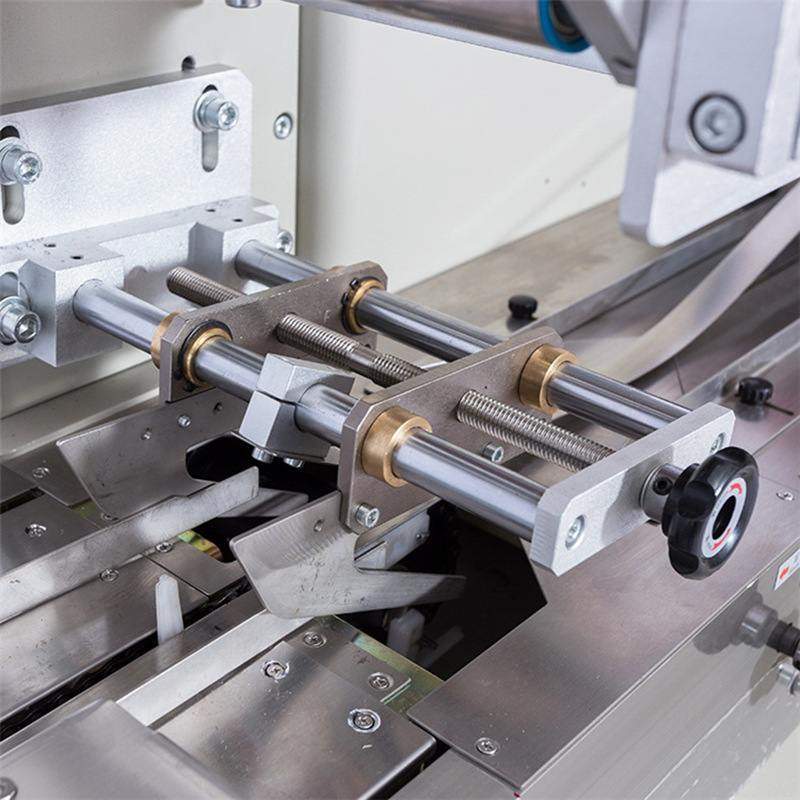 榴莲饼包装机C-420ZS华夫饼奶茶曲奇饼干面包真空枕式自动包装