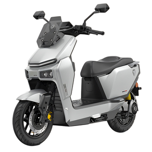 雅迪新品冠能星舰100电动摩托车72V大功率豪华智能长续航电摩