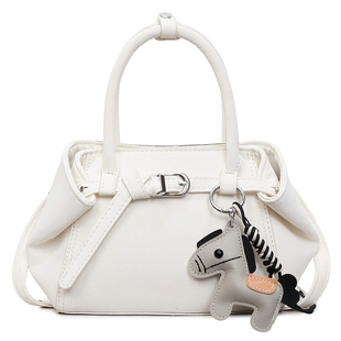 精致超火红色手提小包包女2026新款休闲百搭单肩斜挎包外出小拎包