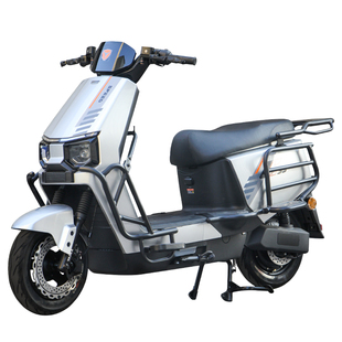 适用于雅迪G35-H电动车保护杠加厚保险杠后货架改装配件G35后脚踏