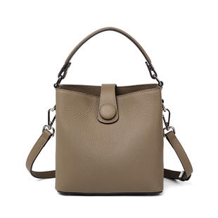 真皮水桶包女士2025新款时尚大容量斜挎包高级感女款单肩手提包