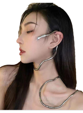 黑暗项链多莉妮酷开口随意造型