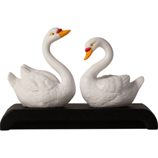 创意陶瓷天鹅摆件客厅办公室桌面装饰品白天鹅一对鱼缸微景观造景