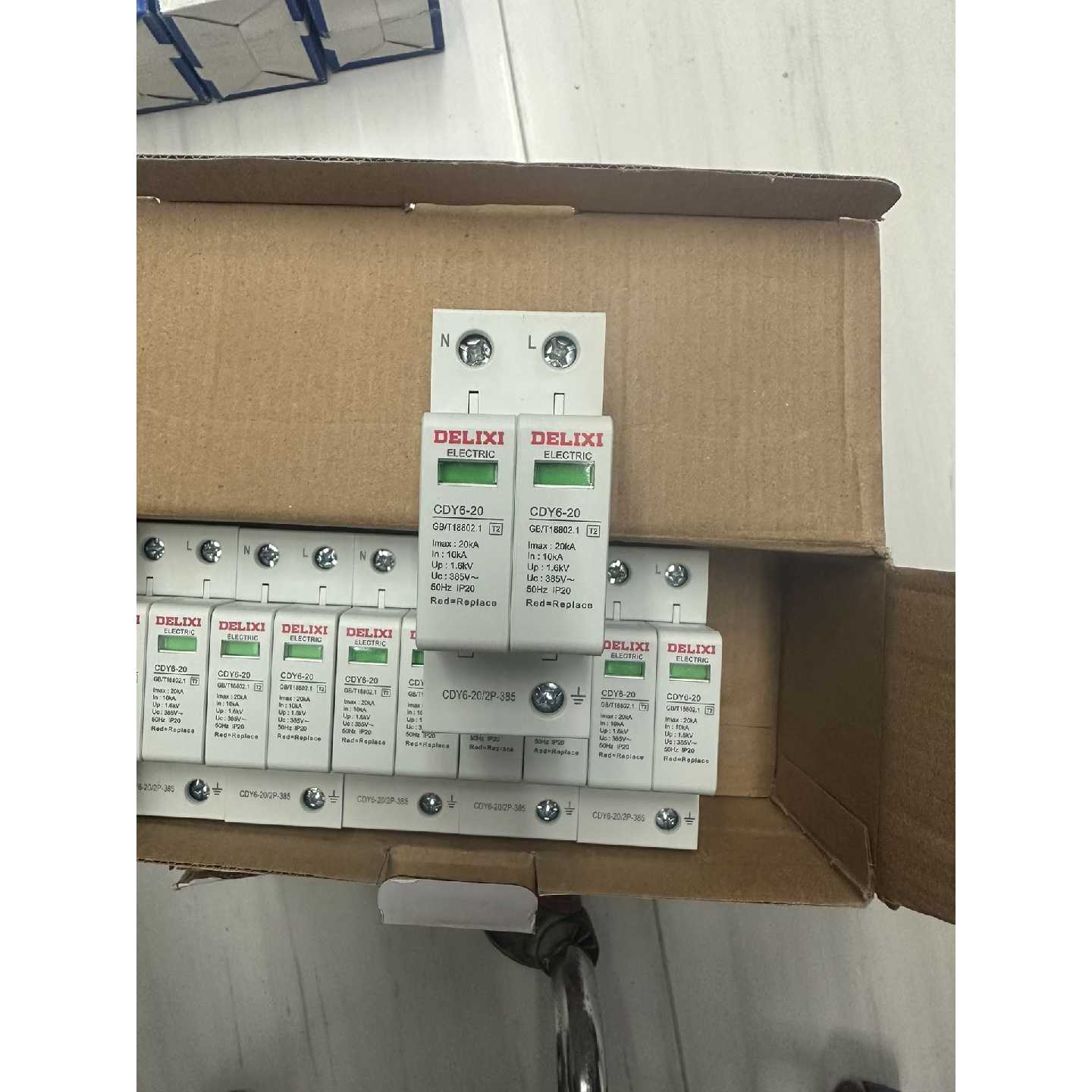 〔议价-可维修〕全新德力西浪涌保护器CDY6202 385V 2P 原包装未