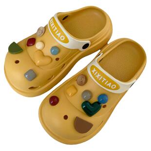 细细条 高级感爱心纽扣包头凉拖鞋软厚底外穿休闲夏季女士洞洞鞋