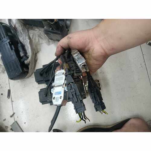议价韩国LS伺服电机APM-SC06ADK2-SC 如图两个，拆