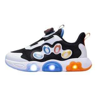 安踏儿童运动鞋男小童鞋2026春季新款软弹旋钮扣休闲鞋闪灯鞋子