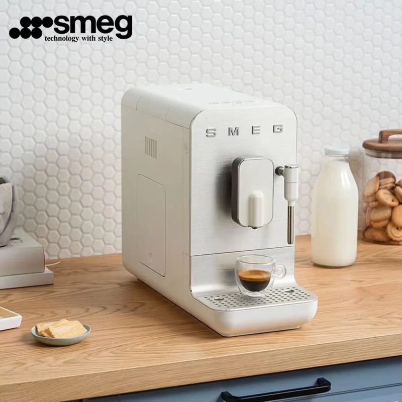 SMEG斯麦格咖啡机BCC02全自动意式咖啡机蒸汽打奶泡咖啡豆研磨