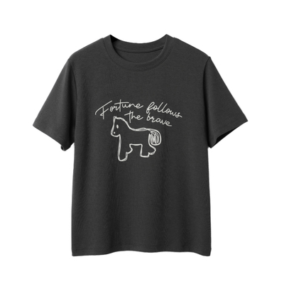 女士植绒花体字小马短袖