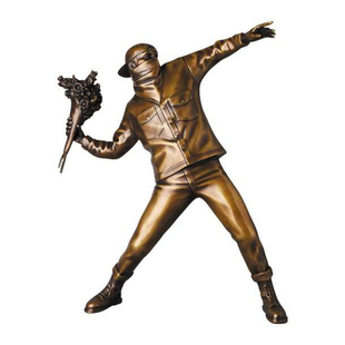 Banksy扔花男孩广东货高品质自由白色潮流艺术雕塑摆件送礼软装