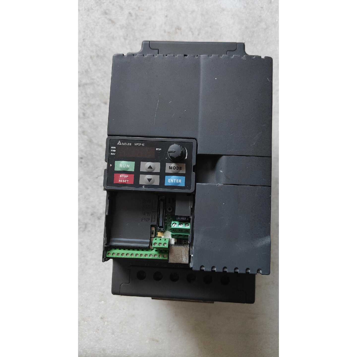 VFD110E43A台达变频器11KW380V实物图