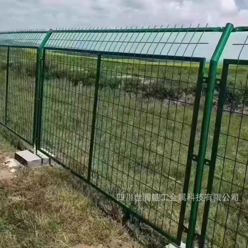 果园护栏围栏网厂家运动场河道钢丝网网别墅隔离栅栏栏杆防护养殖