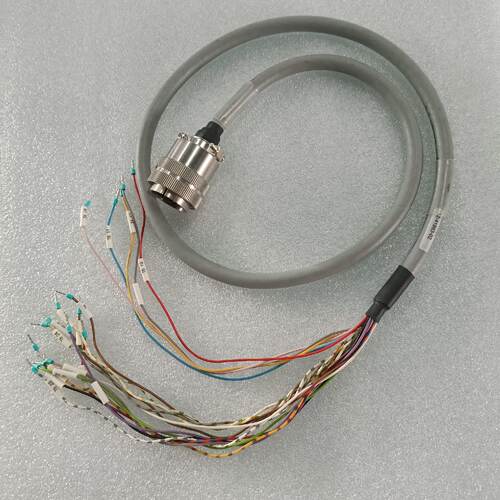 议价全新UXG工业连接线，型号12-41863-02，灰色线缆，
