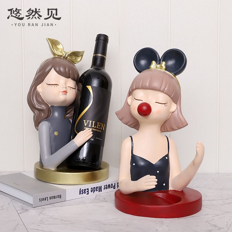 悠然见创意家居装饰品卡通葡萄酒女孩桌面架树脂摩登摆件客厅酒柜
