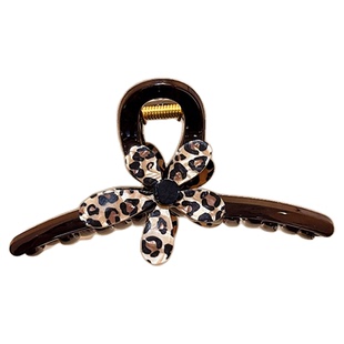 豹纹花朵抓夹女2025新款高级感鲨鱼夹后脑勺发量大盘发夹大号发饰
