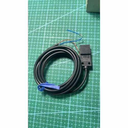 GXL-15FLUB。SUNX光电开关。全新未用。原包装。包