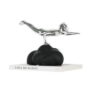 现代简约欧式轻奢银色飞行人物摆件样板房售楼处书房客厅软装饰品