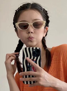 白色猫眼墨镜女夏防晒高级感ins网红辣妹街拍小框欧美风太阳眼镜