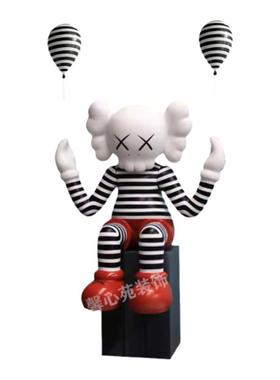 玻璃钢创意门厅吸引眼球kaws