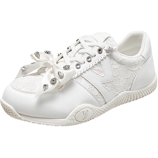 意尔康复古蕾丝银色德训鞋女2026春秋款平底百搭系带运动芭蕾鞋