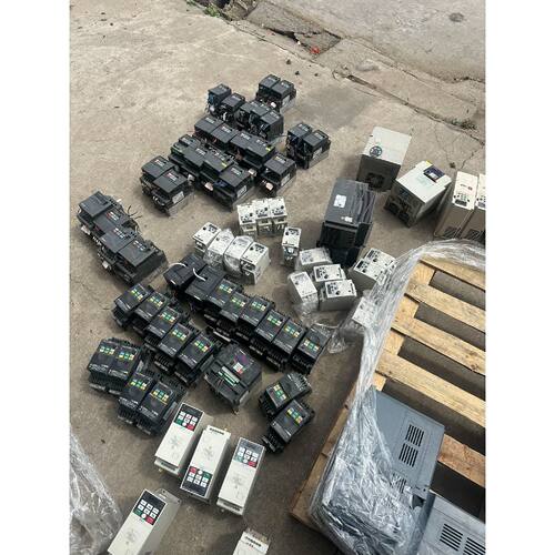 在线议价台达变频器VFD015EL21A，1.5KW  220V，V