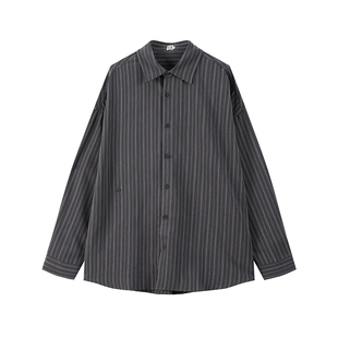 COLN灰白条纹斜门襟衬衫的灰是云踱步过的影 白是光停驻过的间隙