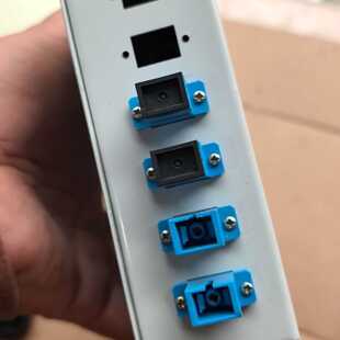 议价--DATWYLER德特威勒光纤接线盒 带4个光纤接口 成色还可