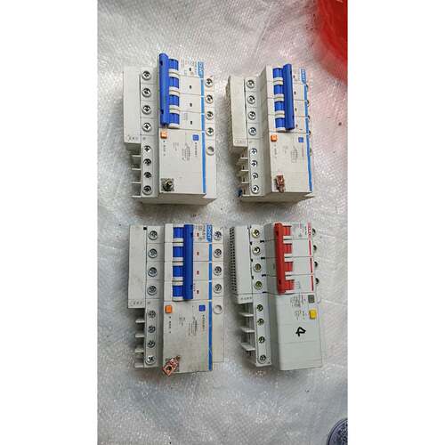 在线议价德力西漏电断路器DZ47sLE   C63..4P有3台