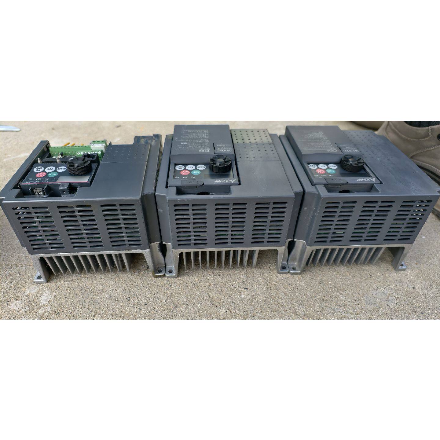 议价拆机下来的三菱变频器3台，型号FR-E740-0.4K-CH