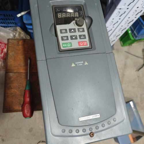 溢价-英威腾变频器11kw/15kw  实物图拍摄 成色9新 s功