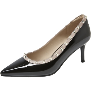 康莉尖头铆钉高跟鞋女2025年秋季新款细跟真皮气质单鞋配裙子的鞋