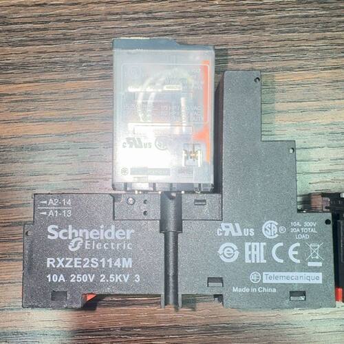 〔议价-可维修〕全新拆机正品施耐德继电器底座 RXZE2S114M 10A