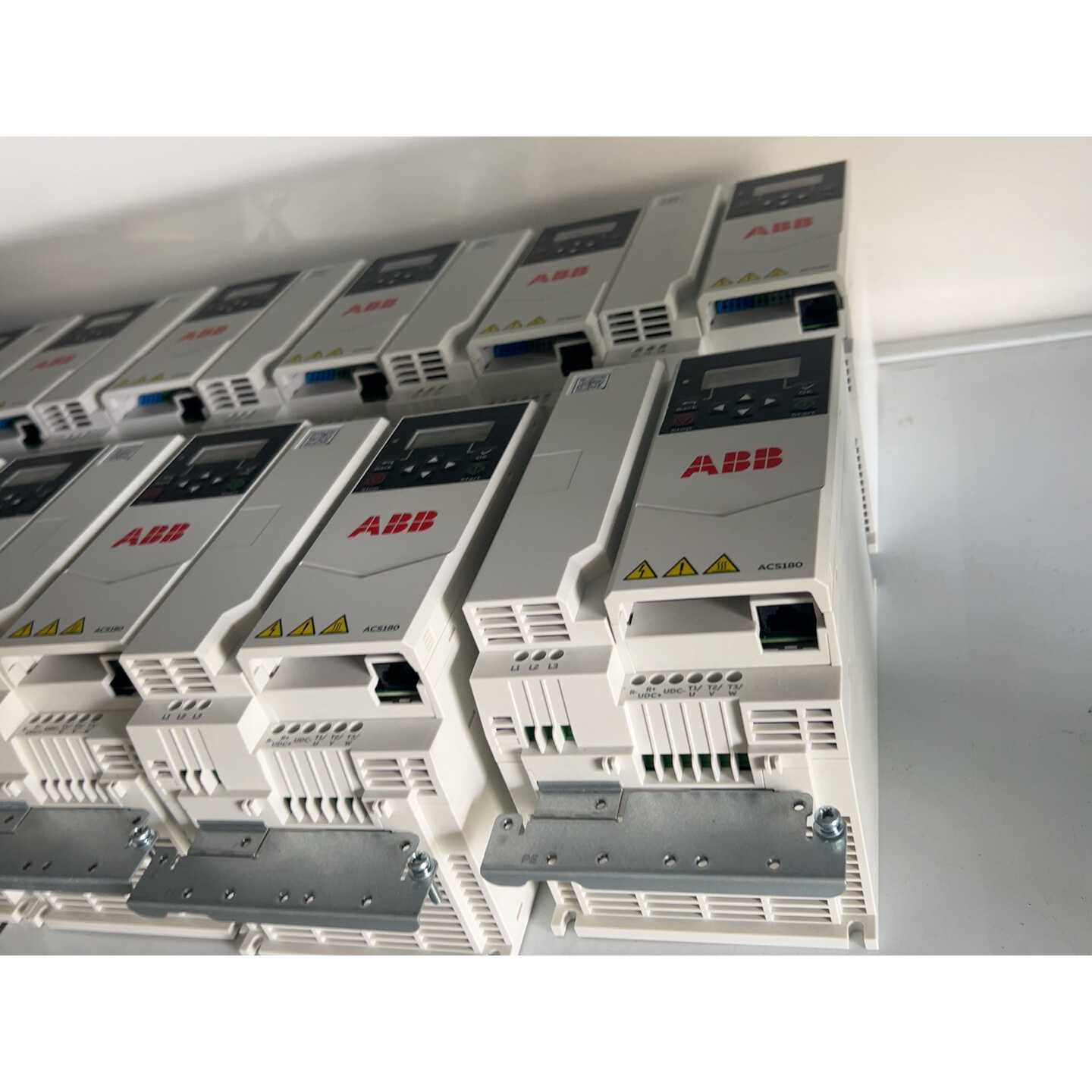 议价ABB变频器ACS180-04N-12A6-4 12台,二手