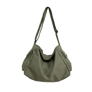 斜挎包男大容量日系潮单肩包轻便运动邮差包休闲旅行背包女健身包