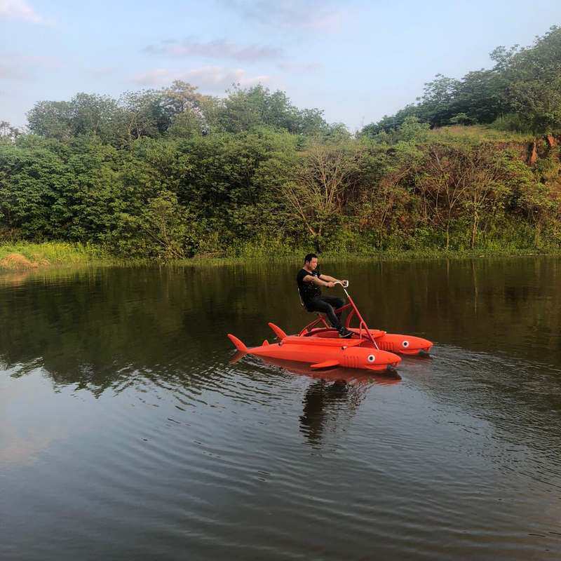 水上自行车脚踏船小型单人游乐船水上单车游乐园设备水库亲子互动