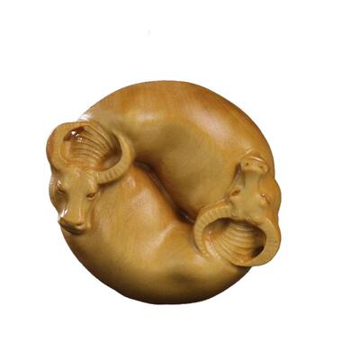 黄杨木雕生肖牛手把件扭转乾坤