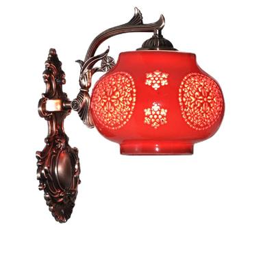不会褪色的红陶瓷壁灯