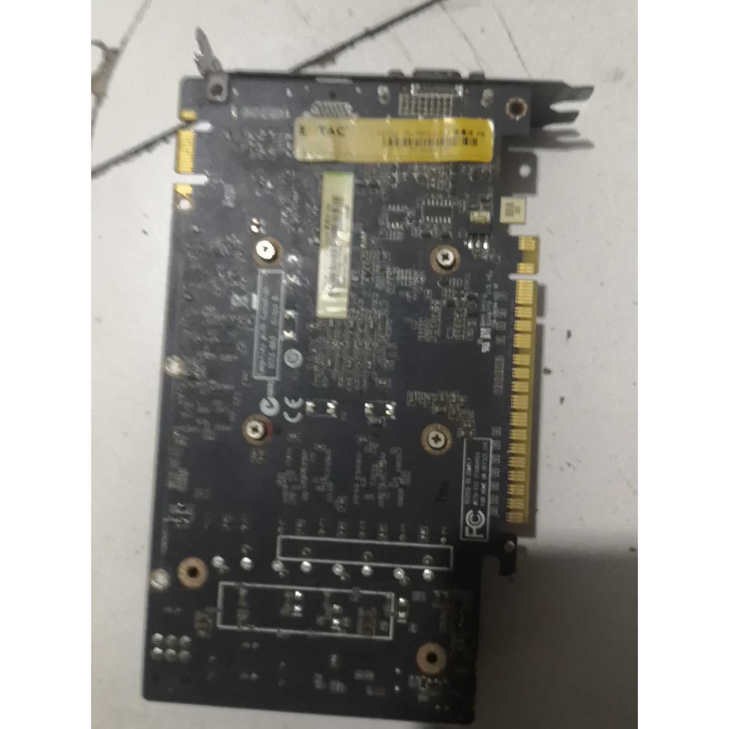 议价索泰GTX550Ti 1G显卡，拆机件，成色还可以，有点使用