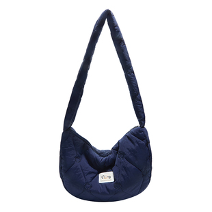 斜挎包包女式绗缝夹棉饺子包大容量韩版纯色简约小众设计云朵包包