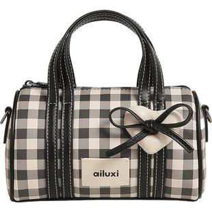爱路喜斜挎包包女款小个子百搭可爱黑白格子手提包单肩通勤枕头包